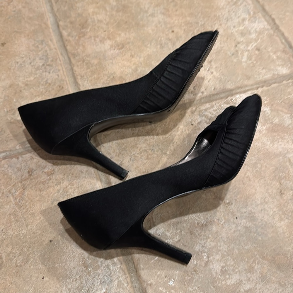 Bundle of Women's Pumps - silver, black peep toe, olive, grey patterned - Picture 11 of 15